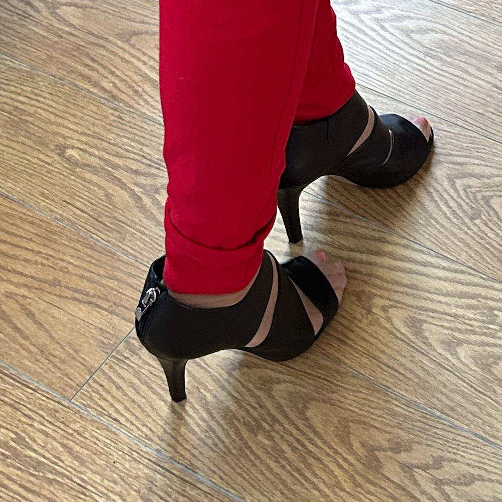 Vince Camuto Karmi Black Leather Heels Size 6M/36 - Picture 3 of 8
